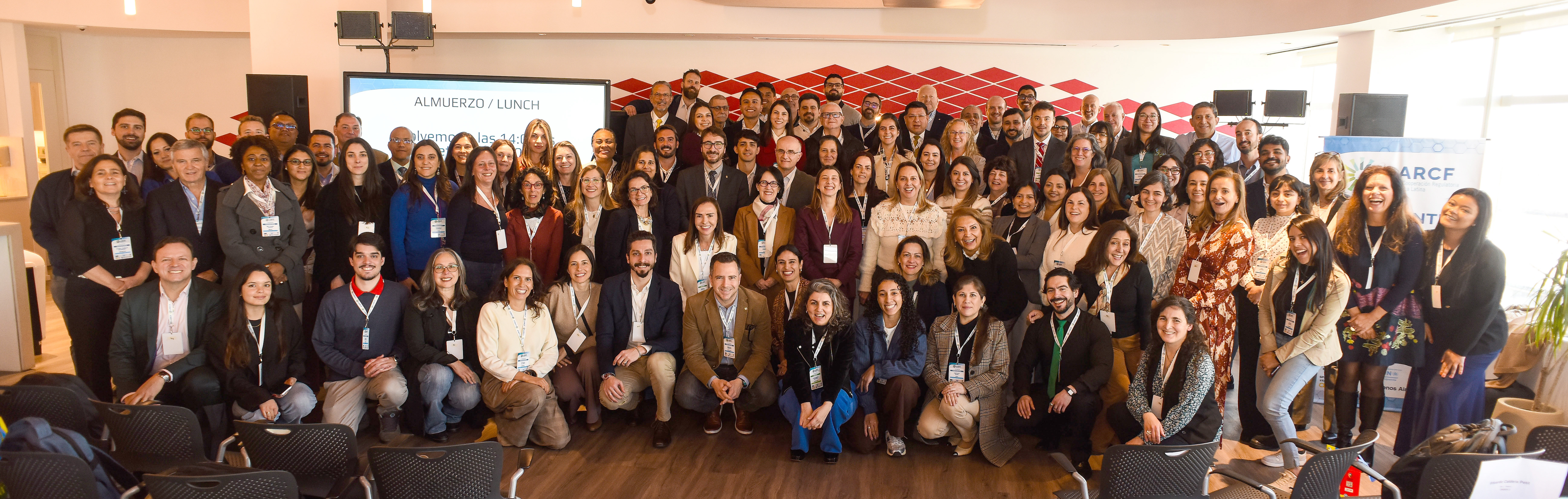Foto grupal de participantes del 7.º Encuentro del LARCF en Buenos Aires